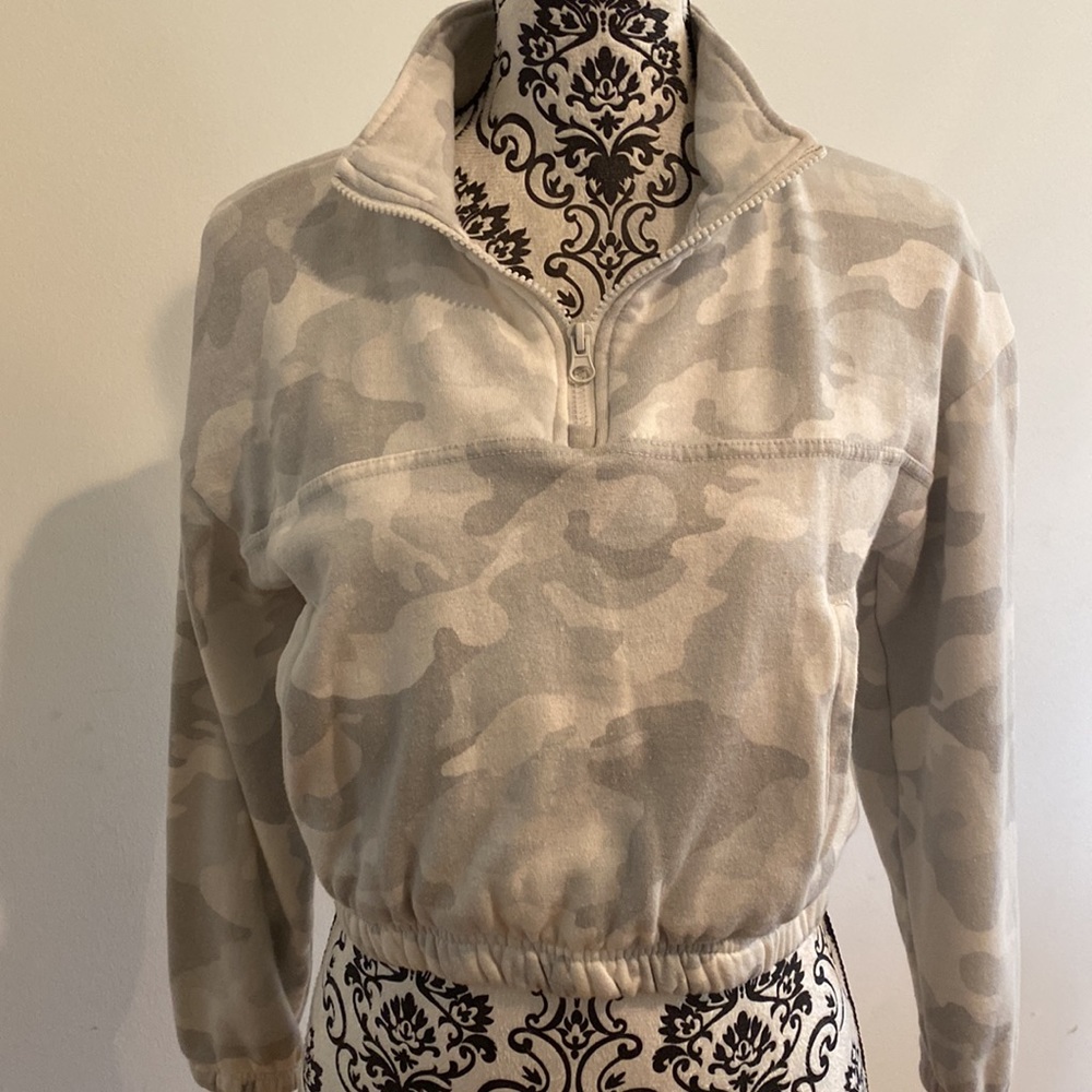 Hippie Rose Camo 1/4 Zip Crop Sweatshirt Size Small - Picture 6 of 6